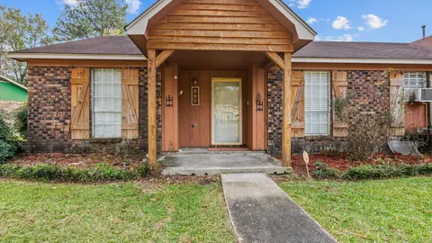201 Ray Bridge Dr, Hattiesburg, MS 39402