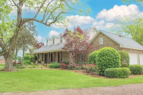 2978 Oak Grove Rd, Hattiesburg, MS 39402