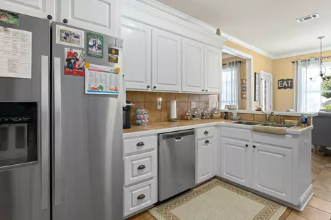 Kitchen - 9 Lake Loop, Petal, MS 39465 photo 3 of 4