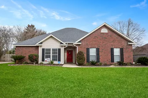 92 High Meadows Cir, Petal, MS 39465
