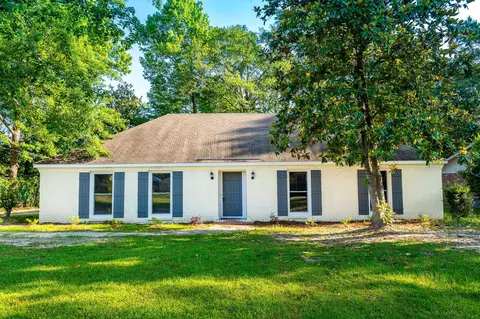 207 Mandalay Dr, Hattiesburg, MS 39402