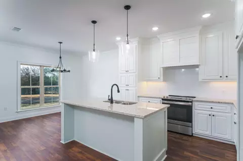 Kitchen - 1100 Oloh Rd, Sumrall, MS 39482 photo 2 of 4