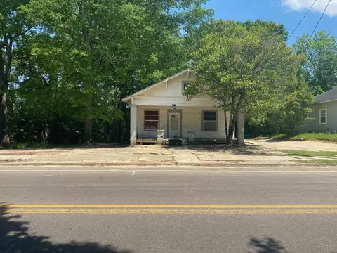 1415 N 1st Ave, Laurel, MS 39440