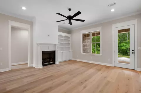 Living - 41 Stuart Rd, Sumrall, MS 39482 photo 2 of 3