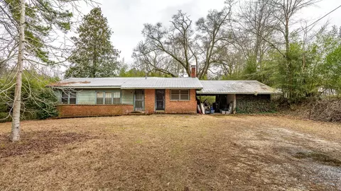 388 Longview Dr, Ellisville, MS 39437