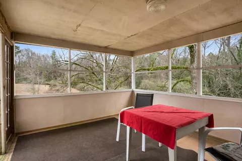 Dining - 39 Stone Cut Off Rd, Laurel, MS 39443 photo 4 of 4
