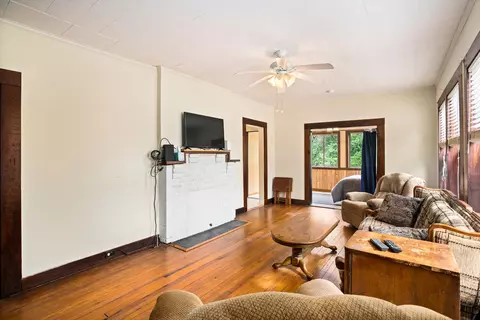 Living - 39 Stone Cut Off Rd, Laurel, MS 39443 photo 1 of 4