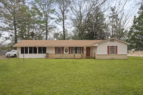 1002 S 5th St, Collins, MS 39428