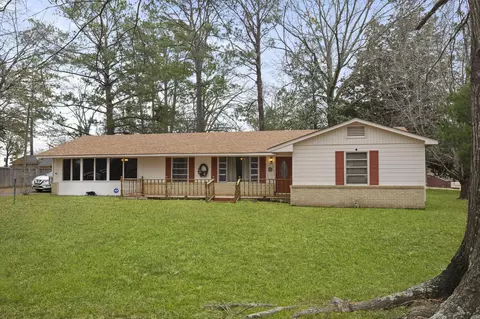Exterior - 1002 S 5th St, Collins, MS 39428 photo 2 of 7