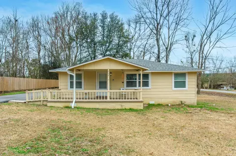 717 W Main St, Sandersville, MS 39439