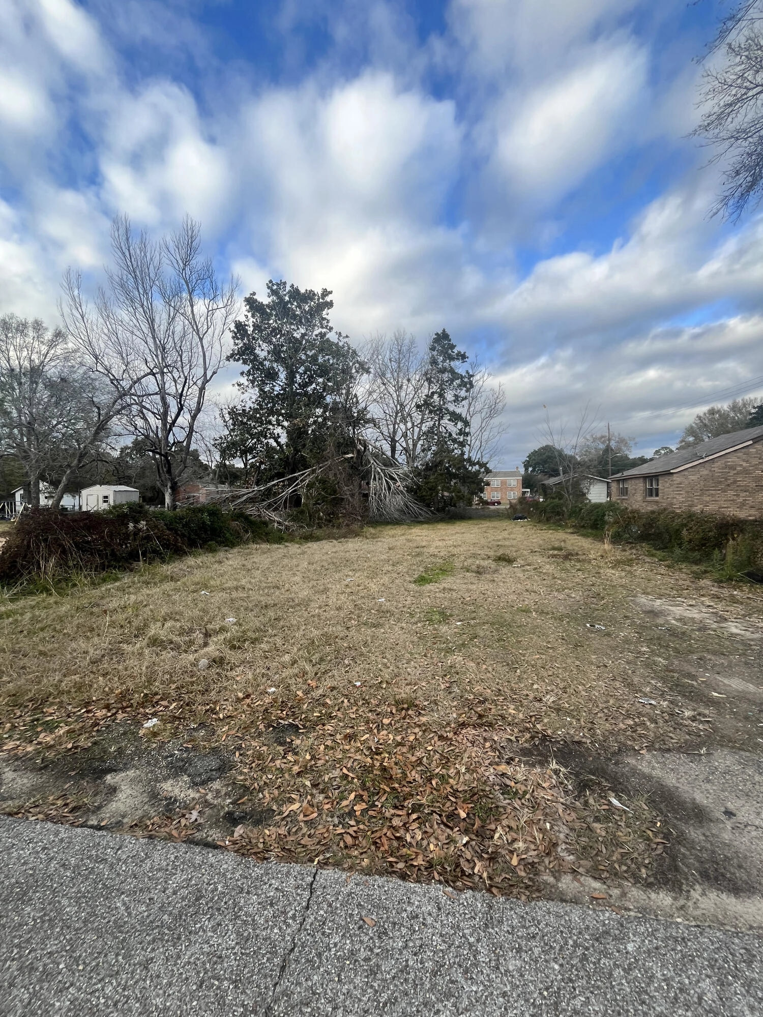 214 Willis Ave  