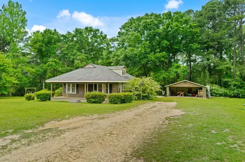 114 Country Cir, Ellisville, MS 39437