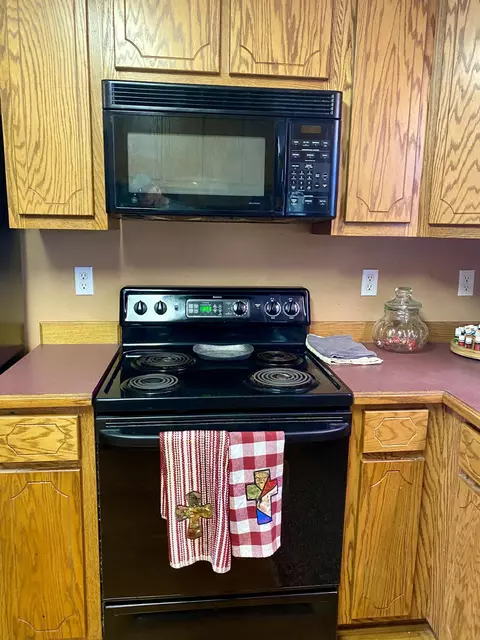 Kitchen - 26 W Thompson Rd, Brooklyn, MS 39425 photo 3 of 5