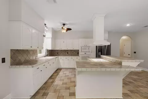Kitchen - 23 Chestnut Ln, Sumrall, MS 39482 photo 3 of 6