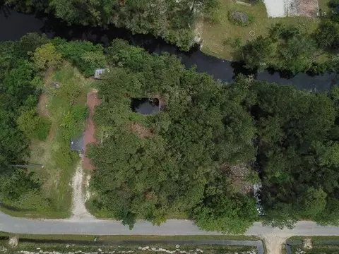 10036 Linden Ln, Waveland, MS 39520