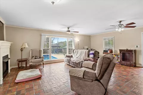11 Giles Dr, Laurel, MS 39443 photo 8