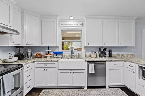 Kitchen - 18 L Williamson Rd, Sumrall, MS 39482 photo 3 of 5