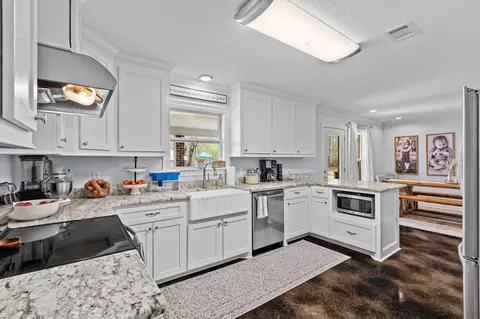 Kitchen - 18 L Williamson Rd, Sumrall, MS 39482 photo 4 of 5