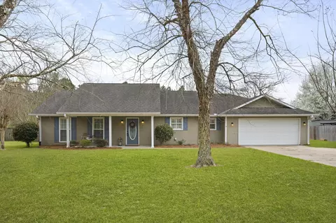 11 Oliver Ln, Petal, MS 39465