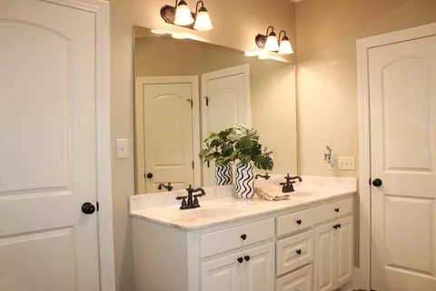 Bath - 41 Pleasant Hl, Sumrall, MS 39482 photo 1 of 5