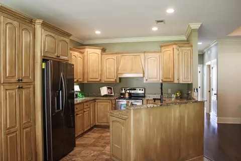 Kitchen - 41 Pleasant Hl, Sumrall, MS 39482 photo 2 of 4