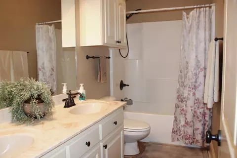 Bath - 41 Pleasant Hl, Sumrall, MS 39482 photo 5 of 5