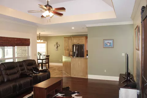 Living - 41 Pleasant Hl, Sumrall, MS 39482 photo 4 of 5