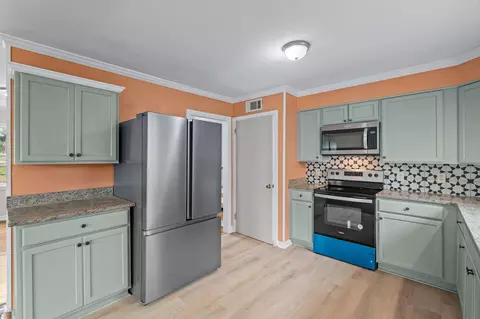 Kitchen - 237 Stephen Ave, Laurel, MS 39440 photo 3 of 5