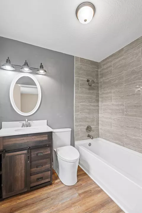 Bath - 237 Stephen Ave, Laurel, MS 39440 photo 1 of 2