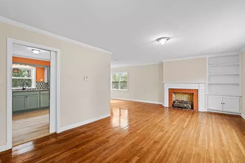 Living - 237 Stephen Ave, Laurel, MS 39440 photo 1 of 3