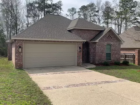 66 Canal Dr, Hattiesburg, MS 39402