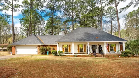 24 Heatherwood Dr, Laurel, MS 39440