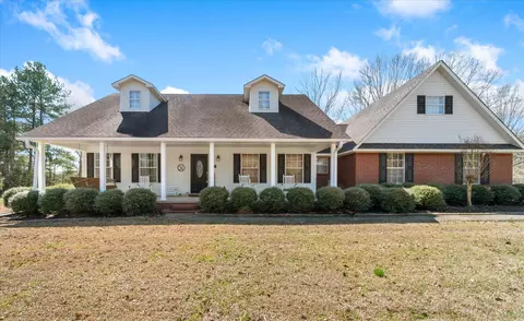 9 Timber Ln Dr, Collins, MS 39428