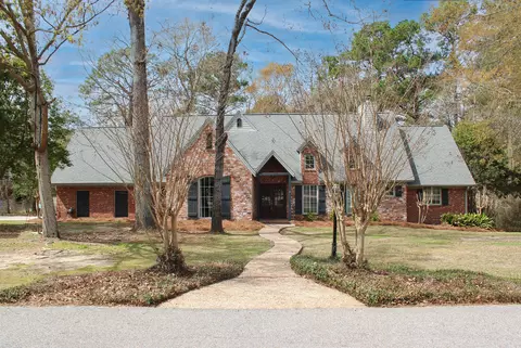 95 Woodstone Dr, Hattiesburg, MS 39402