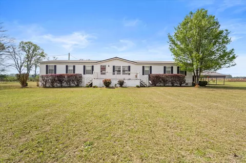 6 Hubert Edwards Dr, Richton, MS 39476