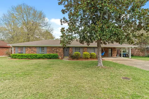 810 Hillendale Dr, Hattiesburg, MS 39402
