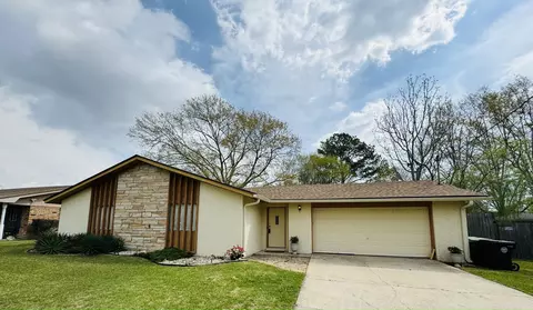 702 Monterrey Ln, Hattiesburg, MS 39402