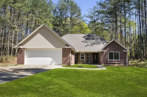 29 Bedford Forrest Ln, Hattiesburg, MS 39401