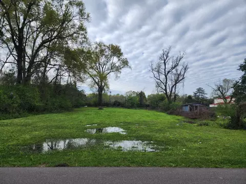 602 County Dr, Hattiesburg, MS 39401