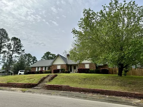 114 Kensington Dr, Hattiesburg, MS 39402