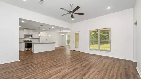 62 E Locust, Sumrall, MS 39482 photo 4