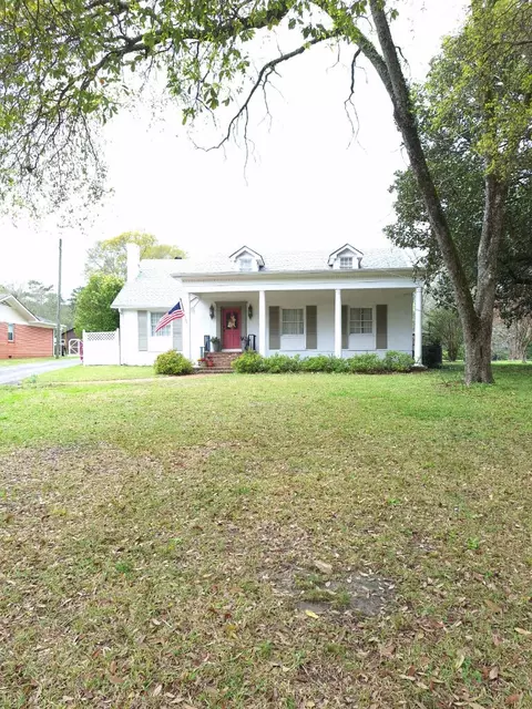 1640 Old Bay Springs Rd, Laurel, MS 39440