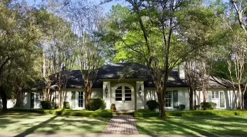 99 Lake Estates Dr, Hattiesburg, MS 39402