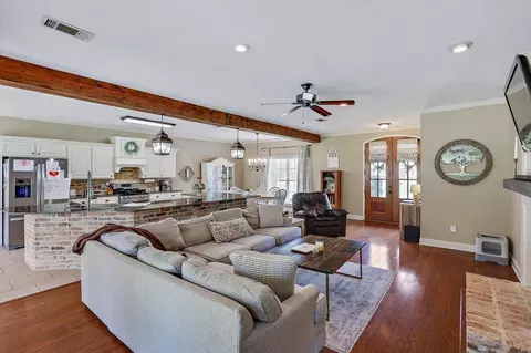 Living - 117 Stratford Dr, Brandon, MS 39042 photo 3 of 3