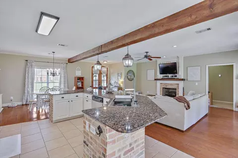 Kitchen - 117 Stratford Dr, Brandon, MS 39042 photo 4 of 5