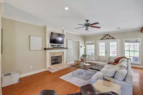 Living - 117 Stratford Dr, Brandon, MS 39042 photo 1 of 3