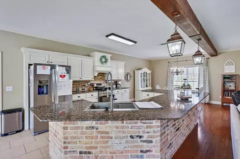 Kitchen - 117 Stratford Dr, Brandon, MS 39042 photo 3 of 5