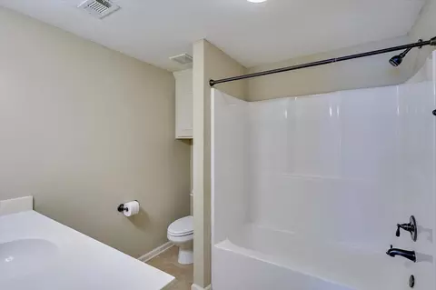Bath - 117 Stratford Dr, Brandon, MS 39042 photo 3 of 4