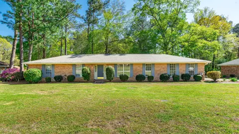 121 Beechwood Dr, Hattiesburg, MS 39402