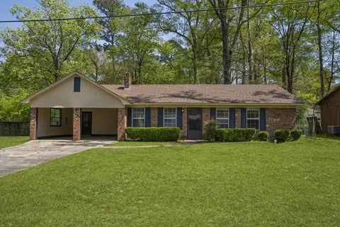 110 Clarence Ray Dr, Hattiesburg, MS 39402